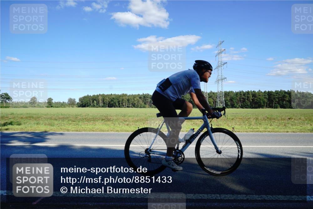 07.09.2025 - 19. Norderstedt Triathlon Michael Burmester http://msf.ph/oto/8851433 07.09.2025 15:42:41 Radfahren 378, 515, 535, 955 meine-sportfotos.de