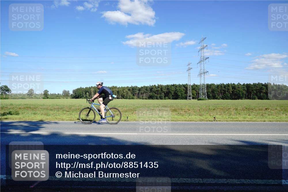 07.09.2025 - 19. Norderstedt Triathlon Michael Burmester http://msf.ph/oto/8851435 07.09.2025 15:42:42 Radfahren 378, 535, 955 meine-sportfotos.de