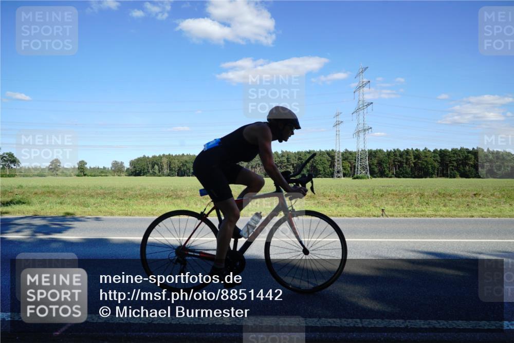 07.09.2025 - 19. Norderstedt Triathlon Michael Burmester http://msf.ph/oto/8851442 07.09.2025 15:42:49 Radfahren 415, 429, 925 meine-sportfotos.de