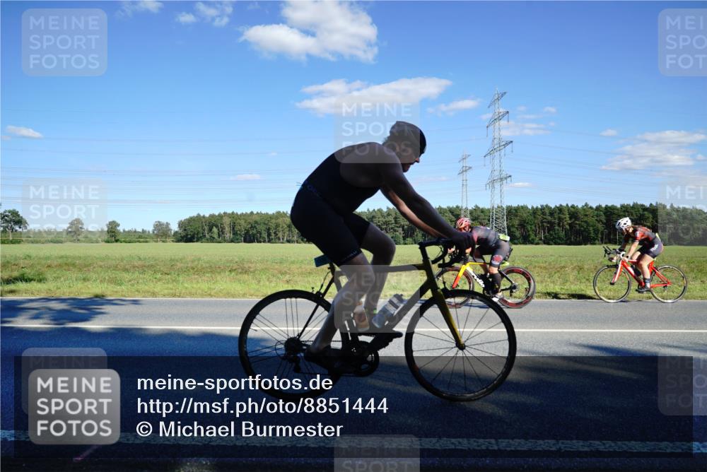 07.09.2025 - 19. Norderstedt Triathlon Michael Burmester http://msf.ph/oto/8851444 07.09.2025 15:42:52 Radfahren 415, 429, 925, 1534 meine-sportfotos.de