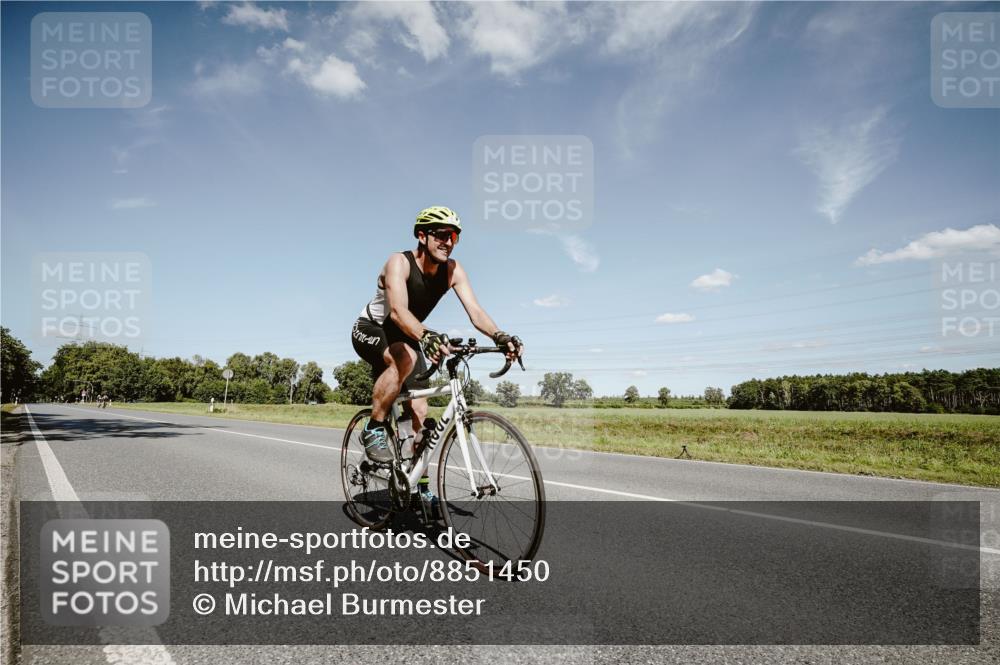 07.09.2025 - 19. Norderstedt Triathlon Michael Burmester http://msf.ph/oto/8851450 07.09.2025 14:25:36 Radfahren 1471 meine-sportfotos.de