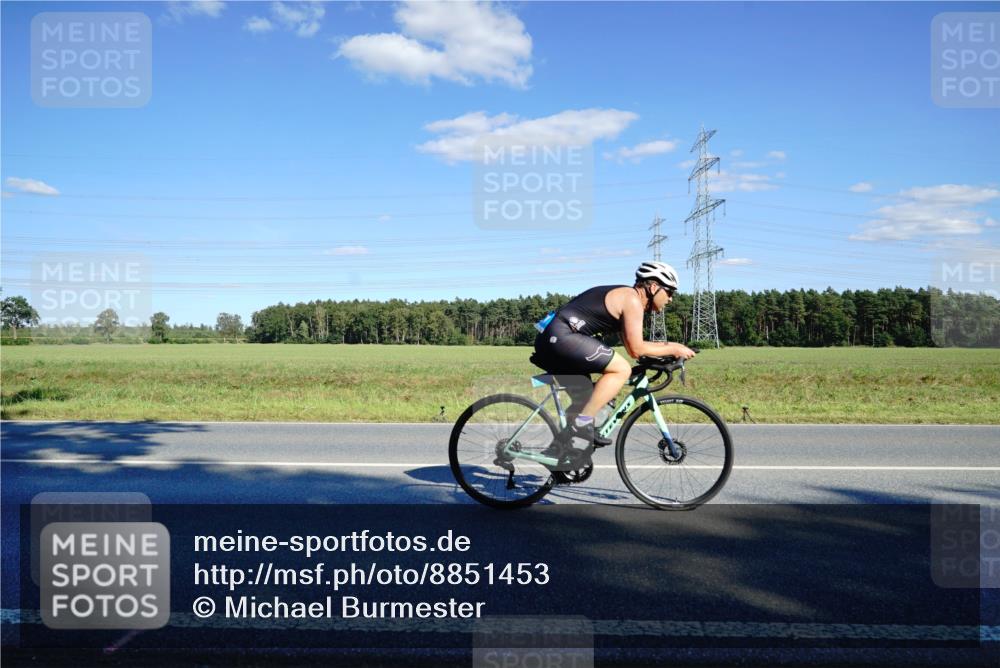 07.09.2025 - 19. Norderstedt Triathlon Michael Burmester http://msf.ph/oto/8851453 07.09.2025 15:42:55 Radfahren 549, 1411, 1427, 1534 meine-sportfotos.de