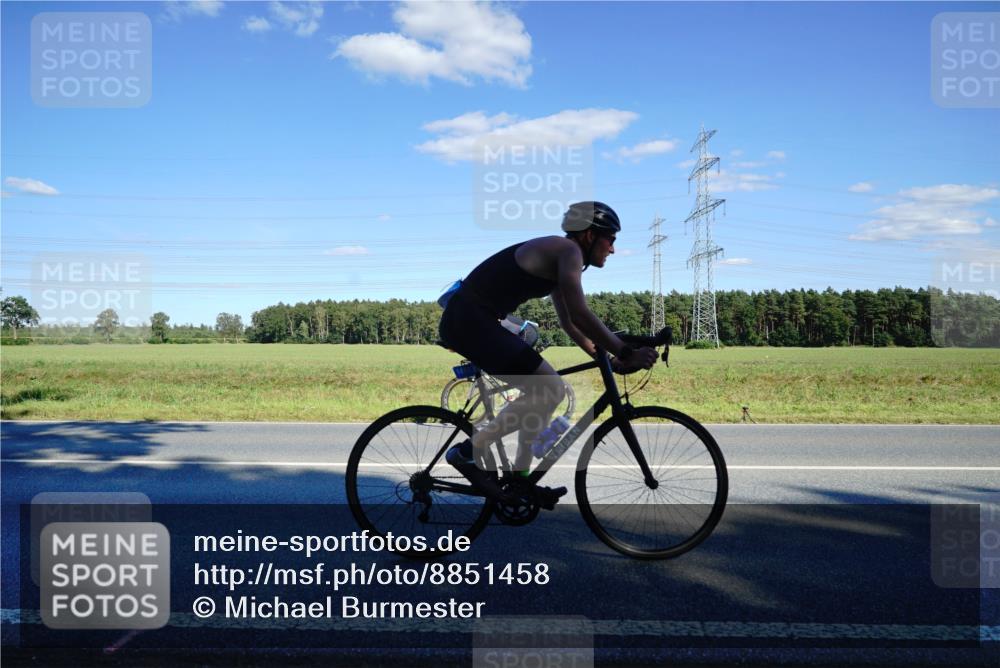 07.09.2025 - 19. Norderstedt Triathlon Michael Burmester http://msf.ph/oto/8851458 07.09.2025 15:42:56 Radfahren 549, 1411, 1427, 1534 meine-sportfotos.de