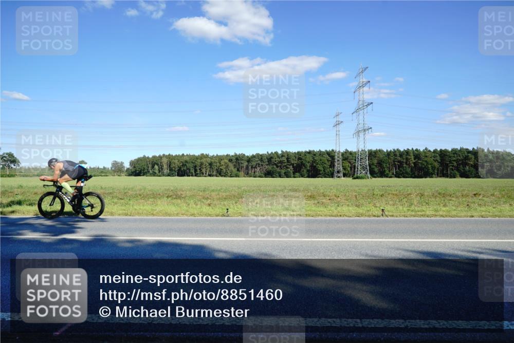 07.09.2025 - 19. Norderstedt Triathlon Michael Burmester http://msf.ph/oto/8851460 07.09.2025 15:42:57 Radfahren 549, 1411, 1427 meine-sportfotos.de