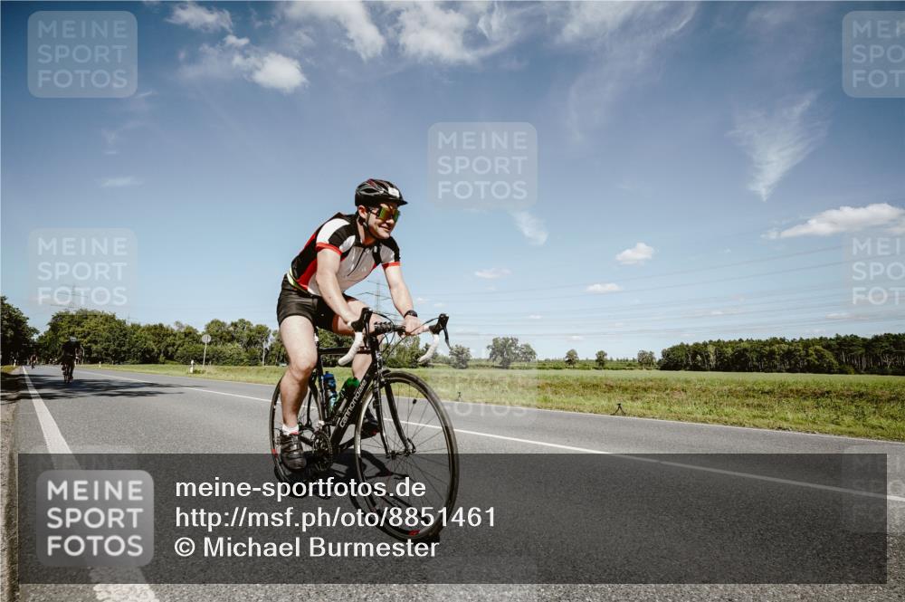 07.09.2025 - 19. Norderstedt Triathlon Michael Burmester http://msf.ph/oto/8851461 07.09.2025 14:25:55 Radfahren 863, 879 meine-sportfotos.de