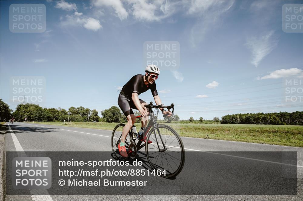 07.09.2025 - 19. Norderstedt Triathlon Michael Burmester http://msf.ph/oto/8851464 07.09.2025 14:25:57 Radfahren 863, 879 meine-sportfotos.de