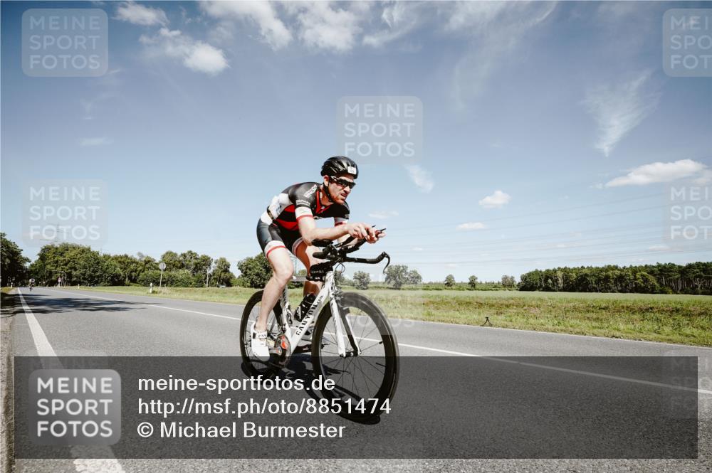 07.09.2025 - 19. Norderstedt Triathlon Michael Burmester http://msf.ph/oto/8851474 07.09.2025 14:26:08 Radfahren 979 meine-sportfotos.de