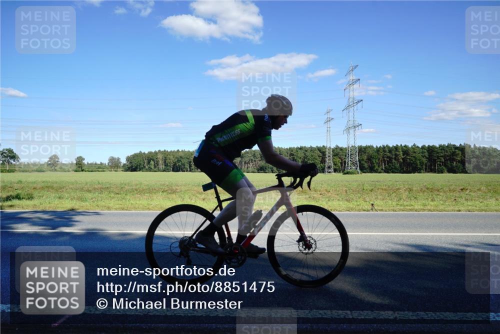 07.09.2025 - 19. Norderstedt Triathlon Michael Burmester http://msf.ph/oto/8851475 07.09.2025 15:43:07 Radfahren 496, 1524, 1528 meine-sportfotos.de