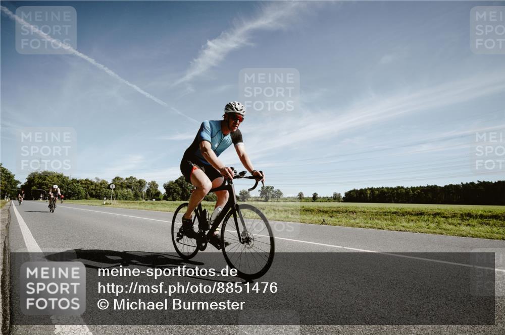 07.09.2025 - 19. Norderstedt Triathlon Michael Burmester http://msf.ph/oto/8851476 07.09.2025 11:22:41 Radfahren 734, 1157, 1184 meine-sportfotos.de