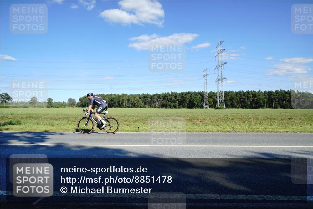 07.09.2025 - 19. Norderstedt Triathlon Michael Burmester http://msf.ph/oto/8851478 07.09.2025 15:43:09 Radfahren 902, 1524 meine-sportfotos.de