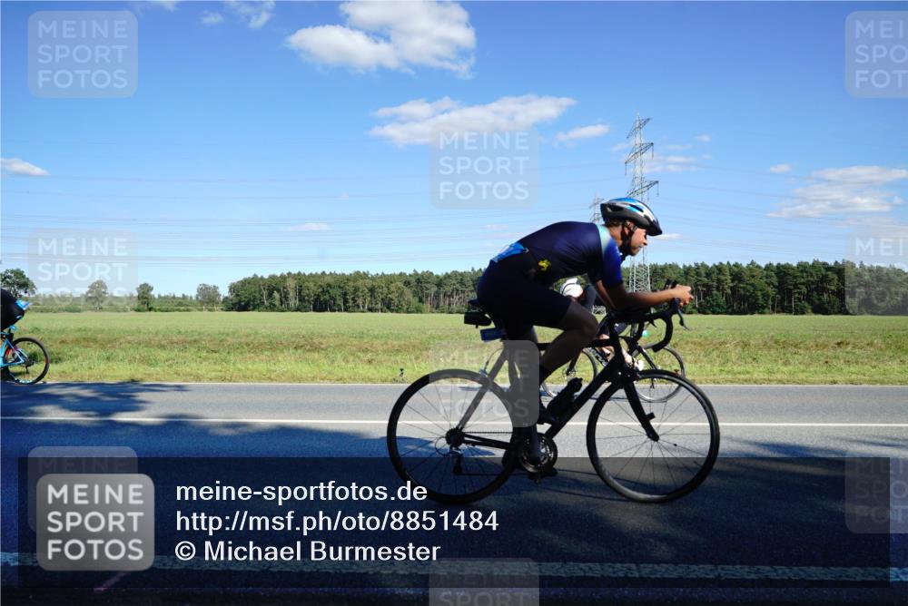 07.09.2025 - 19. Norderstedt Triathlon Michael Burmester http://msf.ph/oto/8851484 07.09.2025 15:43:11 Radfahren 902, 1460, 1524 meine-sportfotos.de