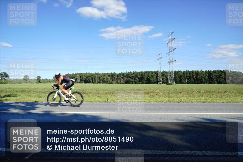 07.09.2025 - 19. Norderstedt Triathlon Michael Burmester http://msf.ph/oto/8851490 07.09.2025 15:43:13 Radfahren 873, 902, 1460 meine-sportfotos.de