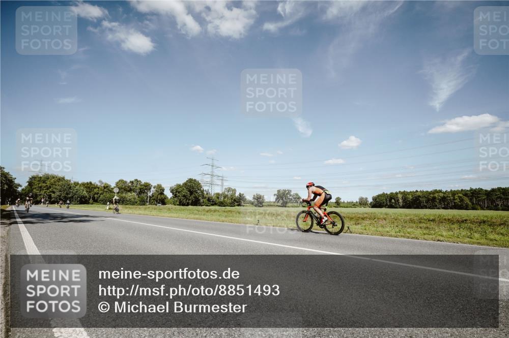 07.09.2025 - 19. Norderstedt Triathlon Michael Burmester http://msf.ph/oto/8851493 07.09.2025 14:26:21 Radfahren 877 meine-sportfotos.de