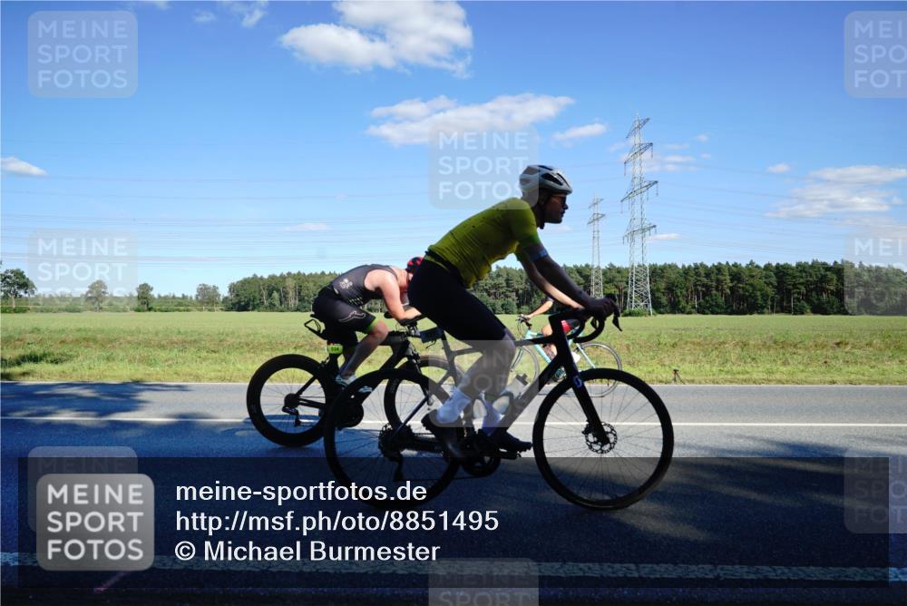 07.09.2025 - 19. Norderstedt Triathlon Michael Burmester http://msf.ph/oto/8851495 07.09.2025 15:43:16 Radfahren 534, 873, 937, 1423, 1460 meine-sportfotos.de
