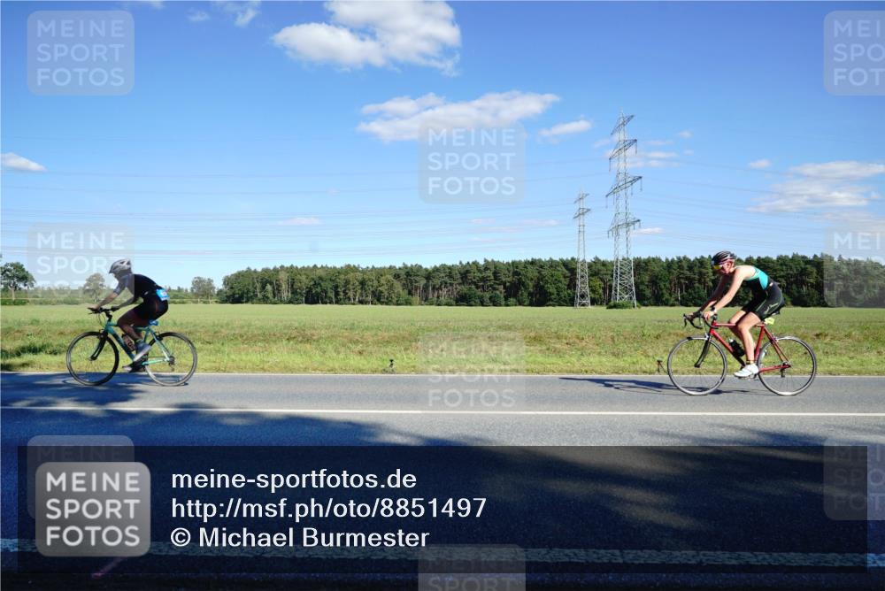 07.09.2025 - 19. Norderstedt Triathlon Michael Burmester http://msf.ph/oto/8851497 07.09.2025 15:43:17 Radfahren 534, 873, 937, 1423 meine-sportfotos.de