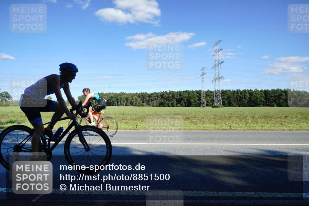 07.09.2025 - 19. Norderstedt Triathlon Michael Burmester http://msf.ph/oto/8851500 07.09.2025 15:43:17 Radfahren 534, 873, 937, 1423 meine-sportfotos.de