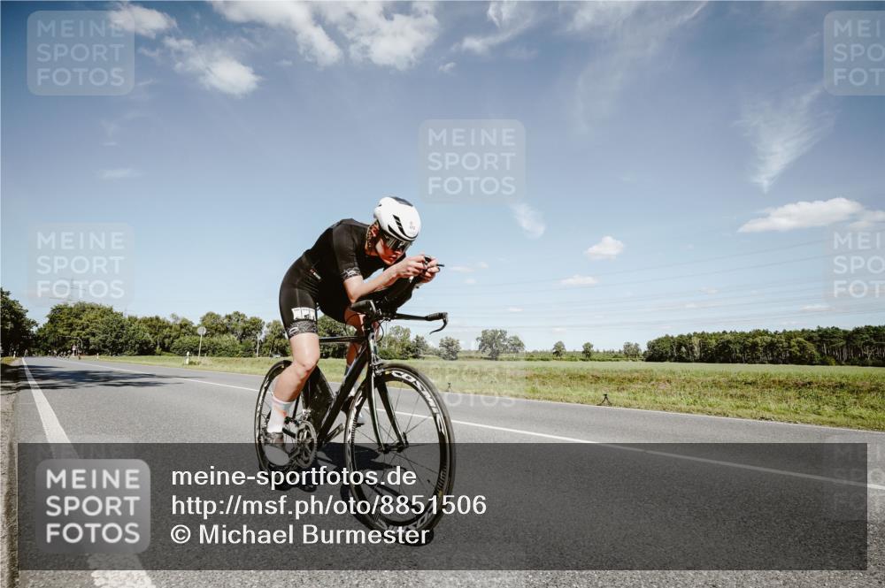 07.09.2025 - 19. Norderstedt Triathlon Michael Burmester http://msf.ph/oto/8851506 07.09.2025 14:26:30 Radfahren 472, 475 meine-sportfotos.de