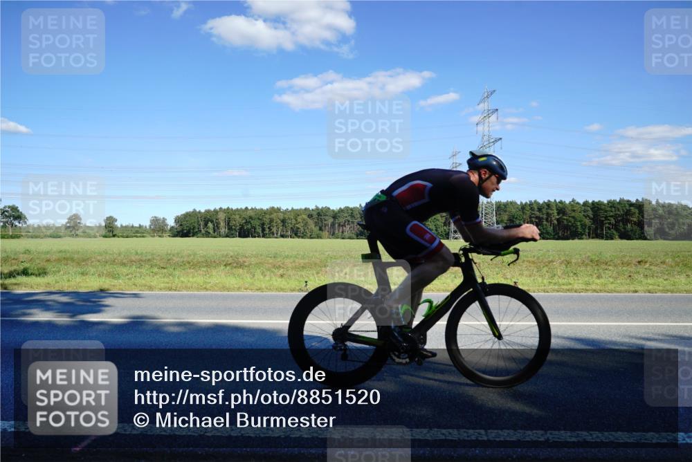 07.09.2025 - 19. Norderstedt Triathlon Michael Burmester http://msf.ph/oto/8851520 07.09.2025 15:43:28 Radfahren 505, 519, 521, 547, 903, 949, 1410, 1437, 1486 meine-sportfotos.de