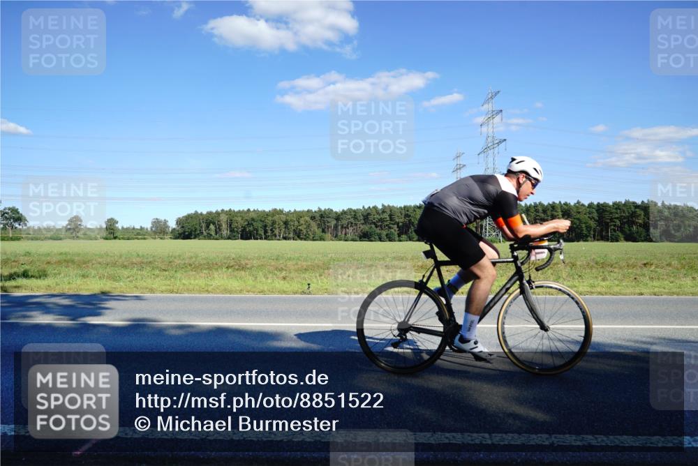 07.09.2025 - 19. Norderstedt Triathlon Michael Burmester http://msf.ph/oto/8851522 07.09.2025 15:43:28 Radfahren 505, 519, 521, 547, 903, 949, 1410, 1437, 1486 meine-sportfotos.de