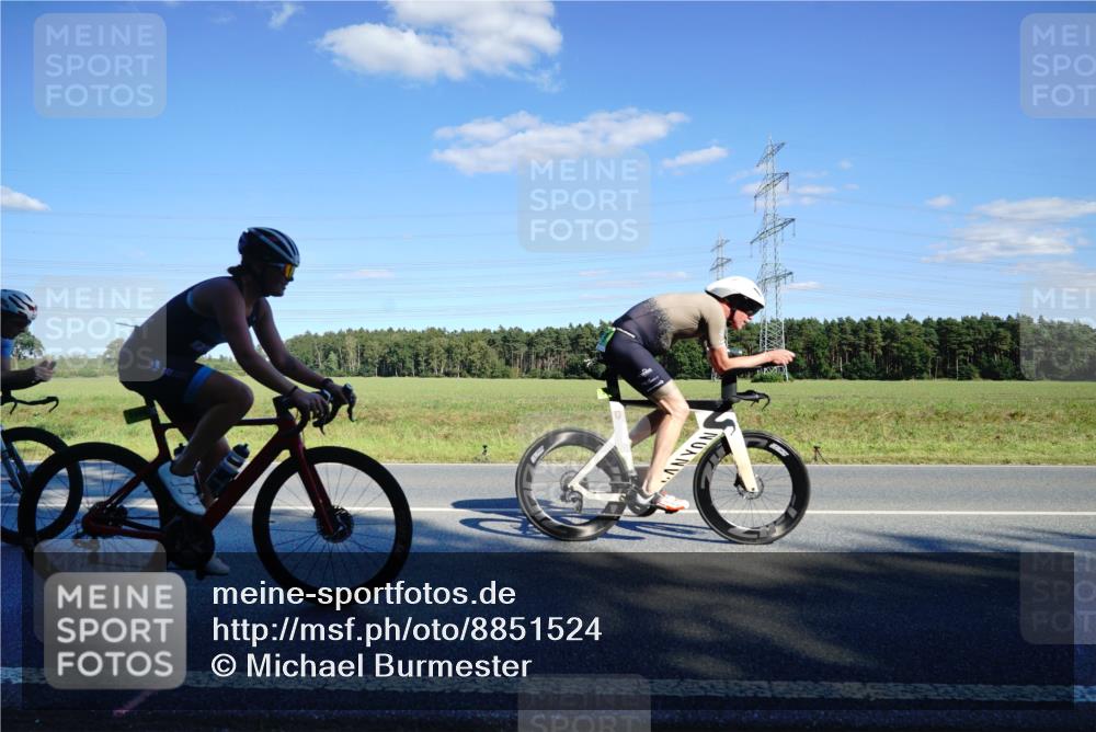 07.09.2025 - 19. Norderstedt Triathlon Michael Burmester http://msf.ph/oto/8851524 07.09.2025 15:43:29 Radfahren 519, 547, 903, 949, 957, 1410, 1437, 1486 meine-sportfotos.de