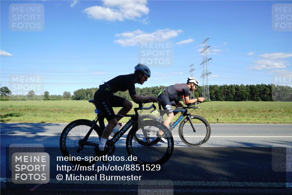 07.09.2025 - 19. Norderstedt Triathlon Michael Burmester http://msf.ph/oto/8851529 07.09.2025 15:43:33 Radfahren 399, 493, 519, 546, 903, 957, 1420, 1486 meine-sportfotos.de