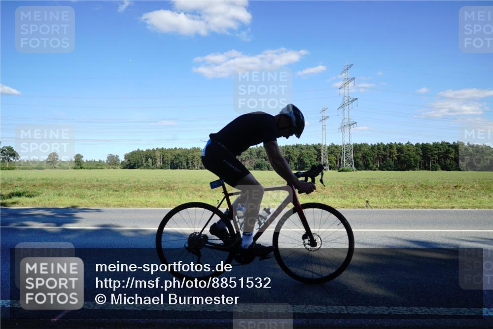 07.09.2025 - 19. Norderstedt Triathlon Michael Burmester http://msf.ph/oto/8851532 07.09.2025 15:43:33 Radfahren 399, 493, 519, 546, 903, 957, 1420, 1486 meine-sportfotos.de