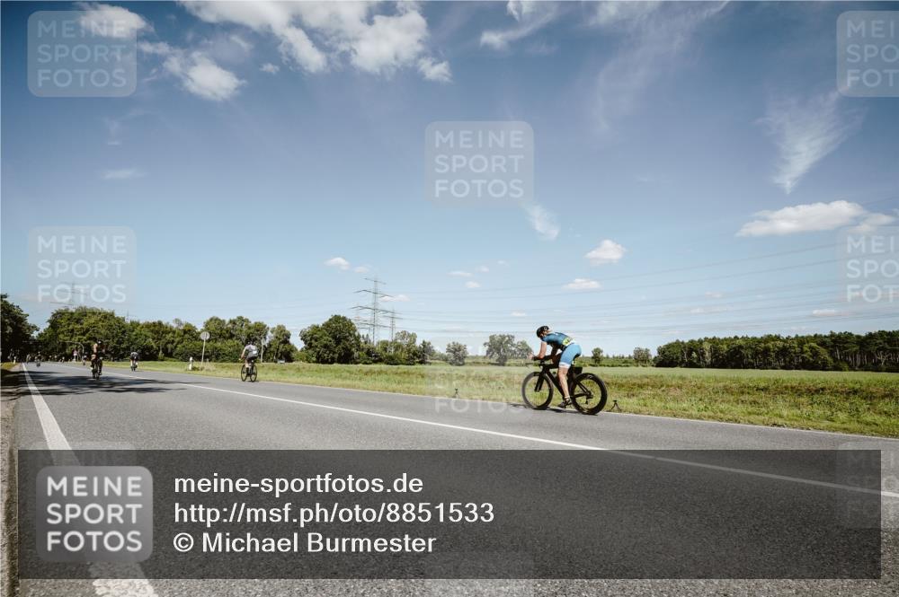 07.09.2025 - 19. Norderstedt Triathlon Michael Burmester http://msf.ph/oto/8851533 07.09.2025 14:26:49 Radfahren 476, 900, 1042 meine-sportfotos.de