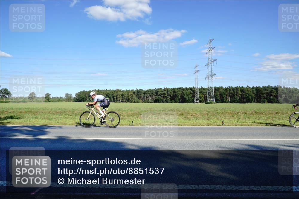 07.09.2025 - 19. Norderstedt Triathlon Michael Burmester http://msf.ph/oto/8851537 07.09.2025 15:43:37 Radfahren 399, 445, 546, 1420 meine-sportfotos.de