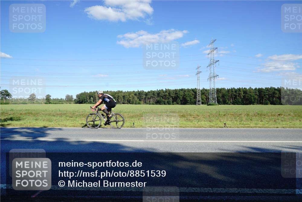 07.09.2025 - 19. Norderstedt Triathlon Michael Burmester http://msf.ph/oto/8851539 07.09.2025 15:43:38 Radfahren 445, 546 meine-sportfotos.de