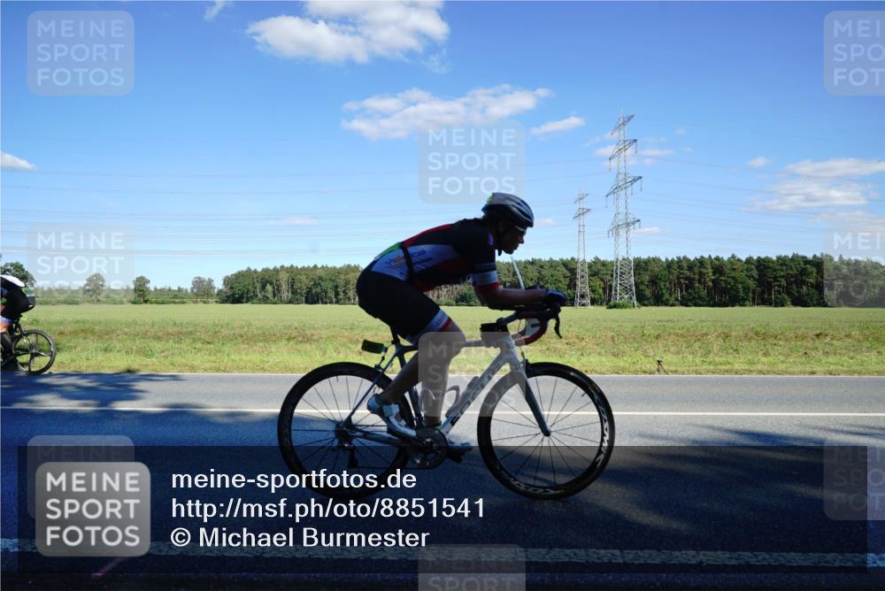 07.09.2025 - 19. Norderstedt Triathlon Michael Burmester http://msf.ph/oto/8851541 07.09.2025 15:43:39 Radfahren 445, 546, 1433 meine-sportfotos.de