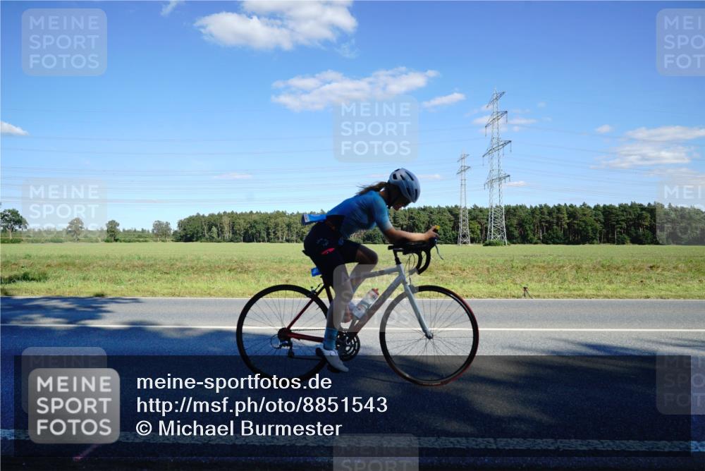 07.09.2025 - 19. Norderstedt Triathlon Michael Burmester http://msf.ph/oto/8851543 07.09.2025 15:43:40 Radfahren 407, 445, 1433, 1523 meine-sportfotos.de