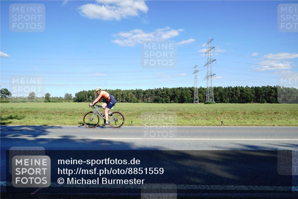 07.09.2025 - 19. Norderstedt Triathlon Michael Burmester http://msf.ph/oto/8851559 07.09.2025 15:43:52 Radfahren 507 meine-sportfotos.de