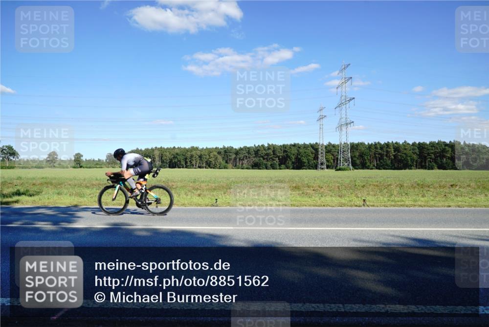 07.09.2025 - 19. Norderstedt Triathlon Michael Burmester http://msf.ph/oto/8851562 07.09.2025 15:43:54 Radfahren 507 meine-sportfotos.de