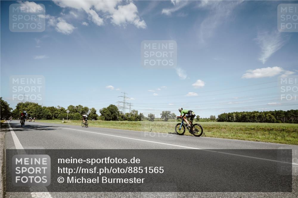 07.09.2025 - 19. Norderstedt Triathlon Michael Burmester http://msf.ph/oto/8851565 07.09.2025 14:27:02 Radfahren 969 meine-sportfotos.de