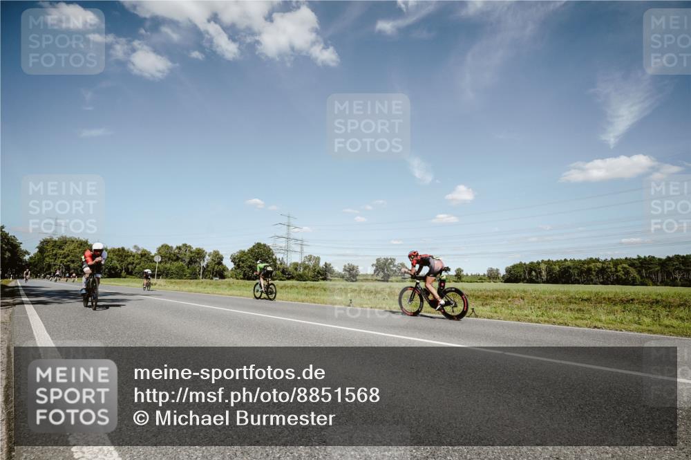 07.09.2025 - 19. Norderstedt Triathlon Michael Burmester http://msf.ph/oto/8851568 07.09.2025 14:27:02 Radfahren 969 meine-sportfotos.de