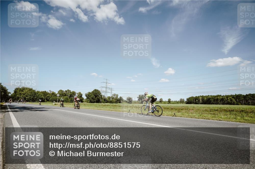 07.09.2025 - 19. Norderstedt Triathlon Michael Burmester http://msf.ph/oto/8851575 07.09.2025 14:27:04 Radfahren 969 meine-sportfotos.de