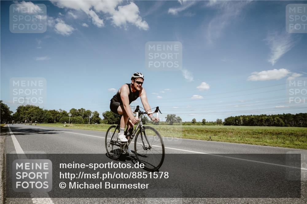 07.09.2025 - 19. Norderstedt Triathlon Michael Burmester http://msf.ph/oto/8851578 07.09.2025 14:27:09 Radfahren 1416 meine-sportfotos.de