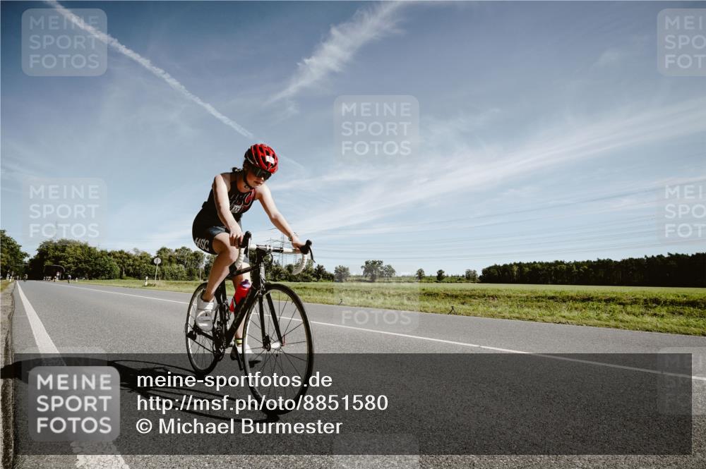 07.09.2025 - 19. Norderstedt Triathlon Michael Burmester http://msf.ph/oto/8851580 07.09.2025 11:24:18 Radfahren 1182, 1183 meine-sportfotos.de