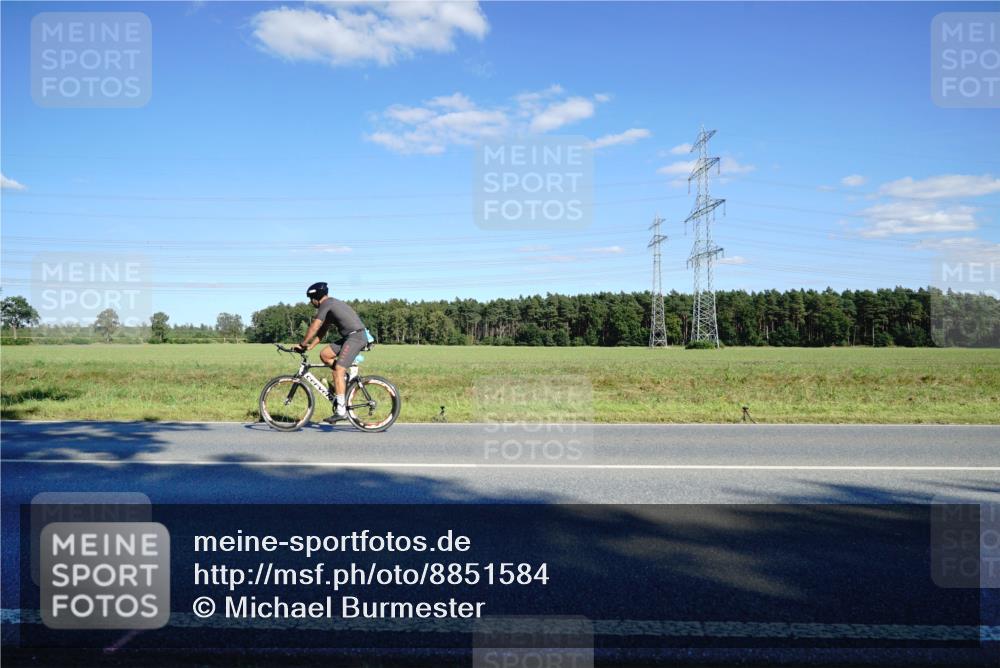 07.09.2025 - 19. Norderstedt Triathlon Michael Burmester http://msf.ph/oto/8851584 07.09.2025 15:44:04 Radfahren 490 meine-sportfotos.de