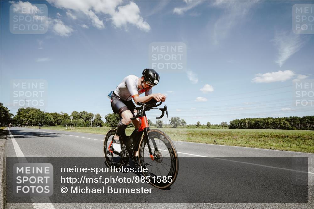 07.09.2025 - 19. Norderstedt Triathlon Michael Burmester http://msf.ph/oto/8851585 07.09.2025 14:27:15 Radfahren 1401 meine-sportfotos.de