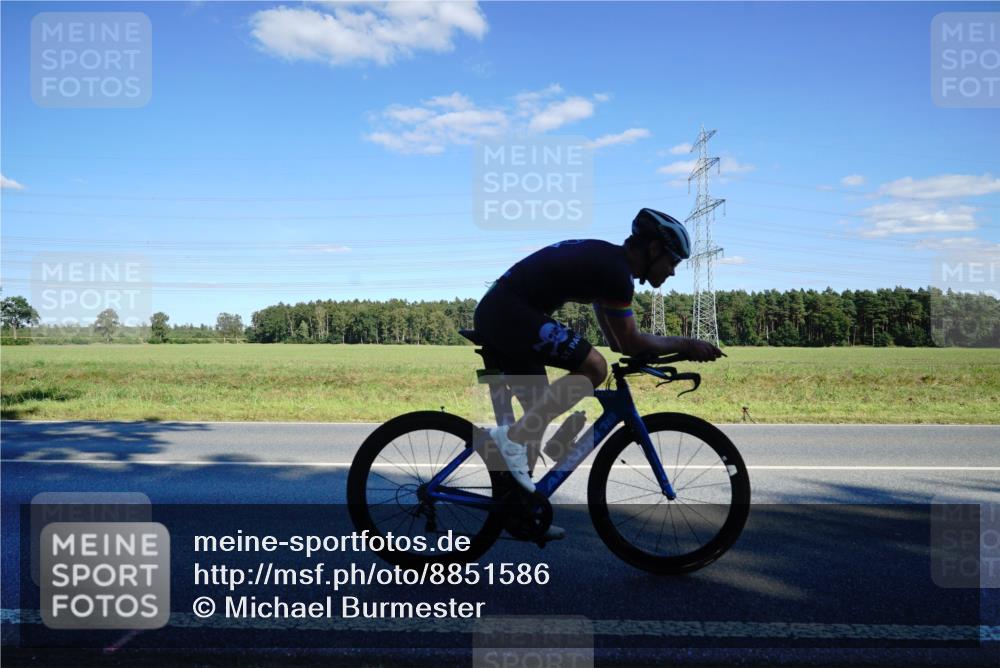 07.09.2025 - 19. Norderstedt Triathlon Michael Burmester http://msf.ph/oto/8851586 07.09.2025 15:44:05 Radfahren 490 meine-sportfotos.de