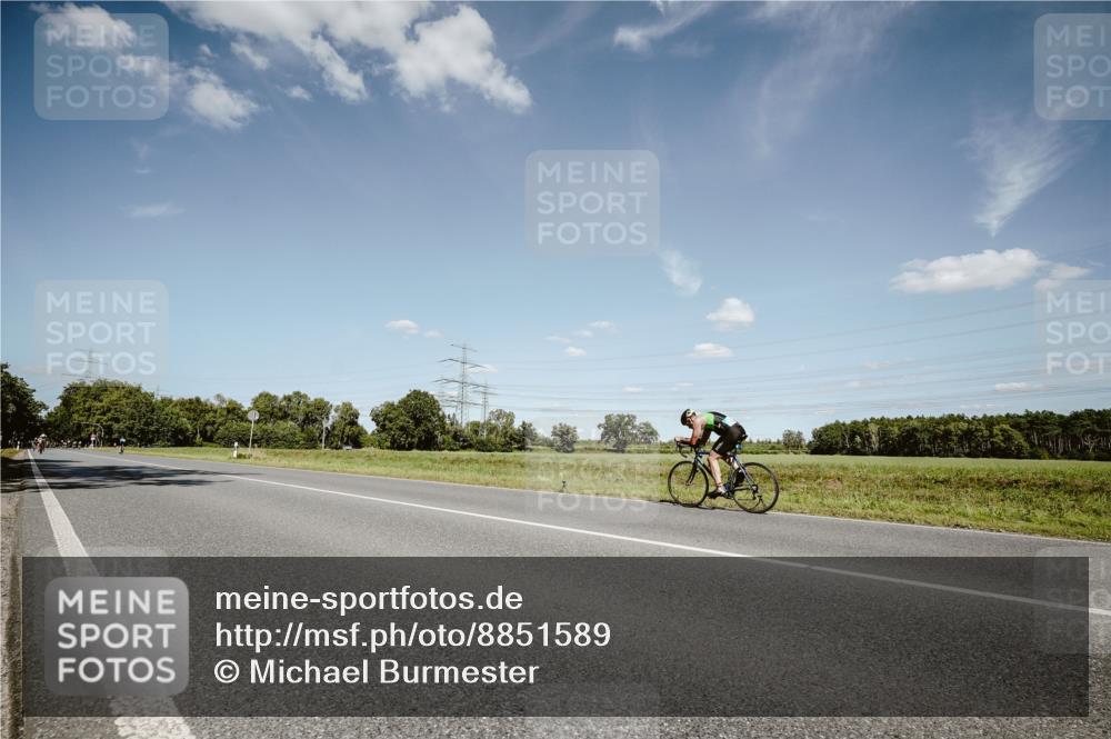 07.09.2025 - 19. Norderstedt Triathlon Michael Burmester http://msf.ph/oto/8851589 07.09.2025 14:27:16 Radfahren 1401 meine-sportfotos.de