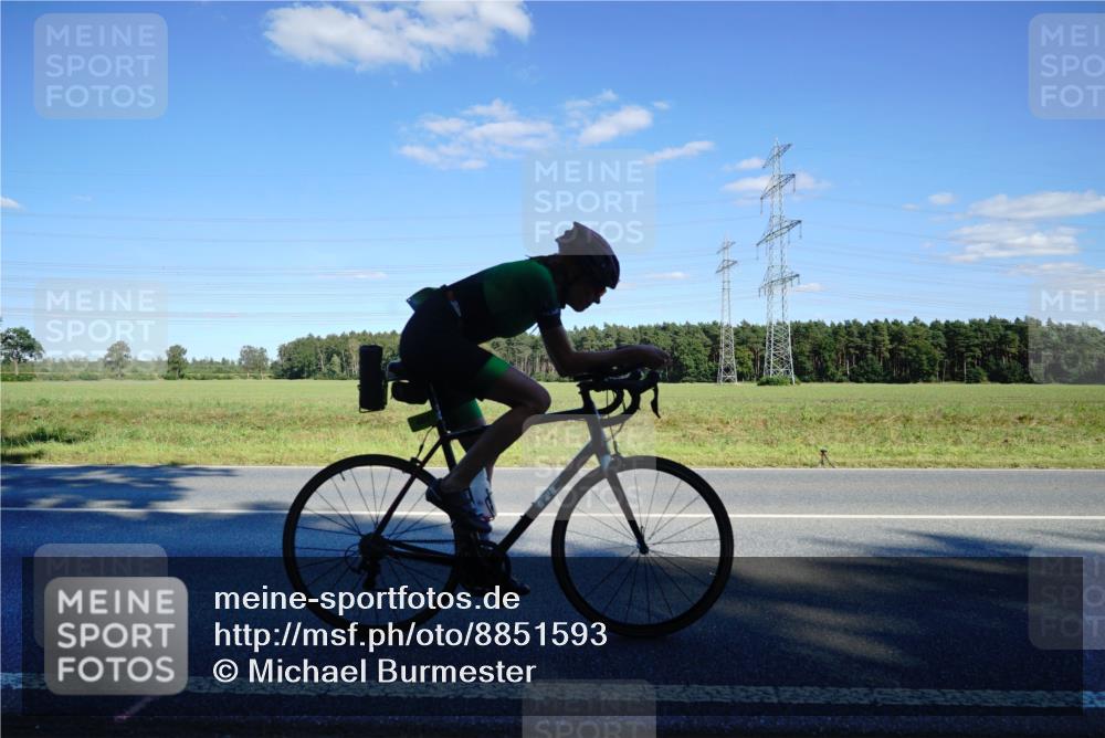 07.09.2025 - 19. Norderstedt Triathlon Michael Burmester http://msf.ph/oto/8851593 07.09.2025 15:44:12 Radfahren 467, 525 meine-sportfotos.de