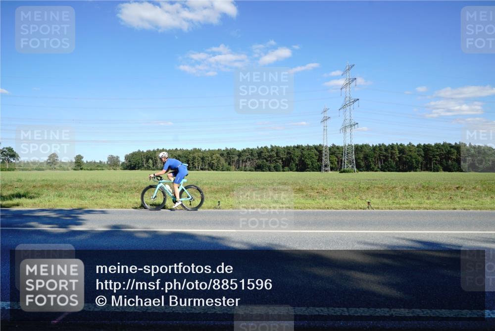 07.09.2025 - 19. Norderstedt Triathlon Michael Burmester http://msf.ph/oto/8851596 07.09.2025 15:44:14 Radfahren 467, 525, 866, 1495 meine-sportfotos.de