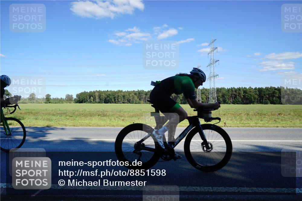 07.09.2025 - 19. Norderstedt Triathlon Michael Burmester http://msf.ph/oto/8851598 07.09.2025 15:44:16 Radfahren 467, 866, 936, 1495 meine-sportfotos.de