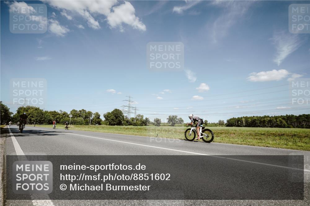 07.09.2025 - 19. Norderstedt Triathlon Michael Burmester http://msf.ph/oto/8851602 07.09.2025 14:27:24 Radfahren 993, 1026, 1469 meine-sportfotos.de