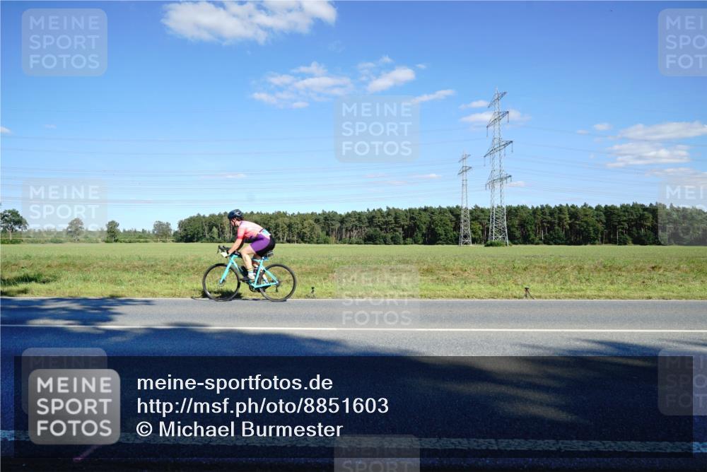 07.09.2025 - 19. Norderstedt Triathlon Michael Burmester http://msf.ph/oto/8851603 07.09.2025 15:44:18 Radfahren 542, 866, 884, 936, 1495 meine-sportfotos.de
