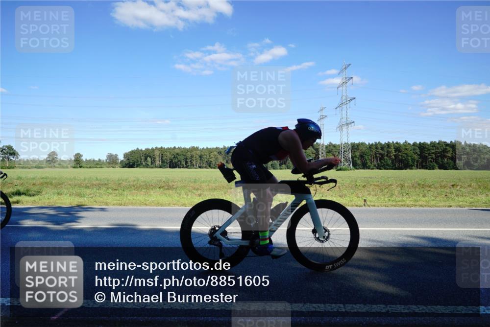 07.09.2025 - 19. Norderstedt Triathlon Michael Burmester http://msf.ph/oto/8851605 07.09.2025 15:44:20 Radfahren 383, 542, 866, 884, 936, 1495 meine-sportfotos.de