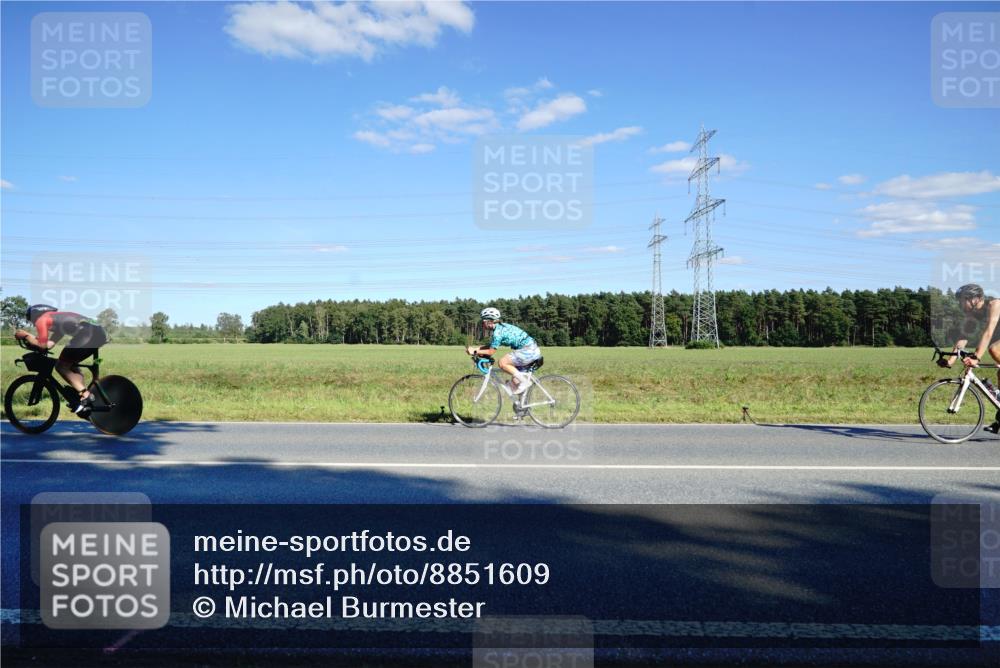 07.09.2025 - 19. Norderstedt Triathlon Michael Burmester http://msf.ph/oto/8851609 07.09.2025 15:44:21 Radfahren 383, 542, 884, 936 meine-sportfotos.de