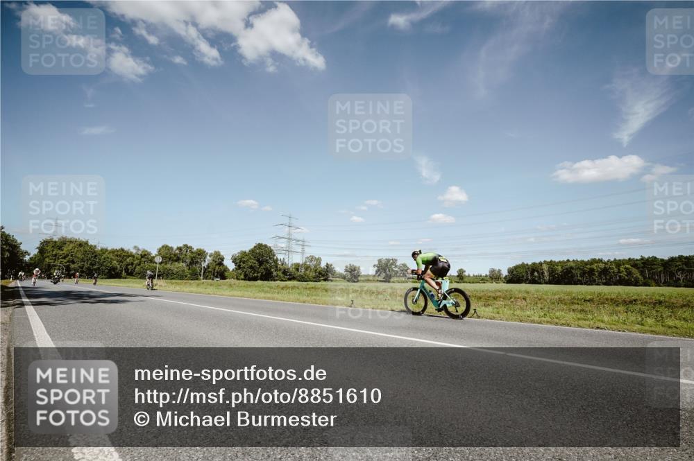 07.09.2025 - 19. Norderstedt Triathlon Michael Burmester http://msf.ph/oto/8851610 07.09.2025 14:27:26 Radfahren 422, 993, 1026 meine-sportfotos.de